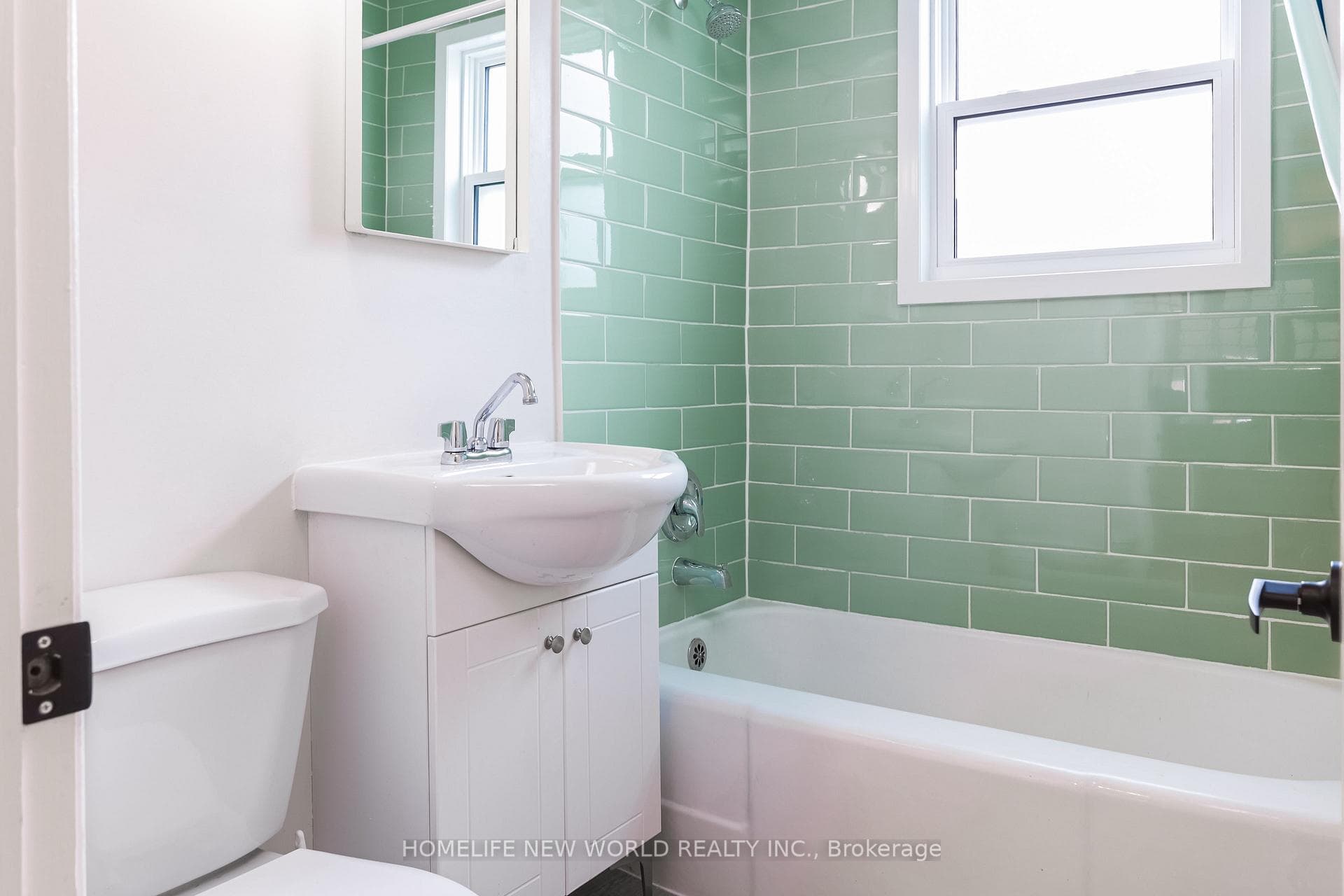 422 Welland Avenue photo 18