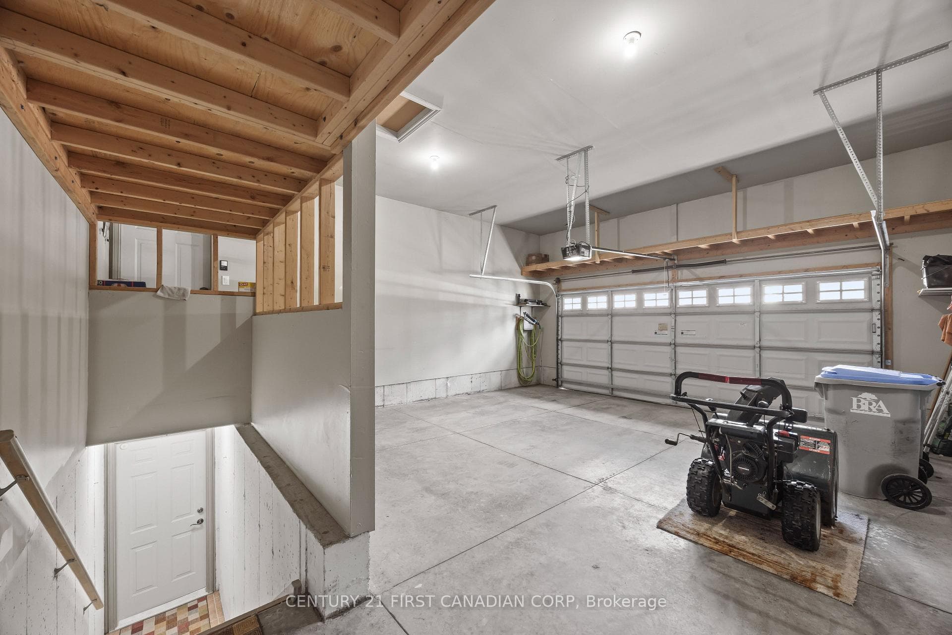 10159 Meadowlily Crescent photo 43