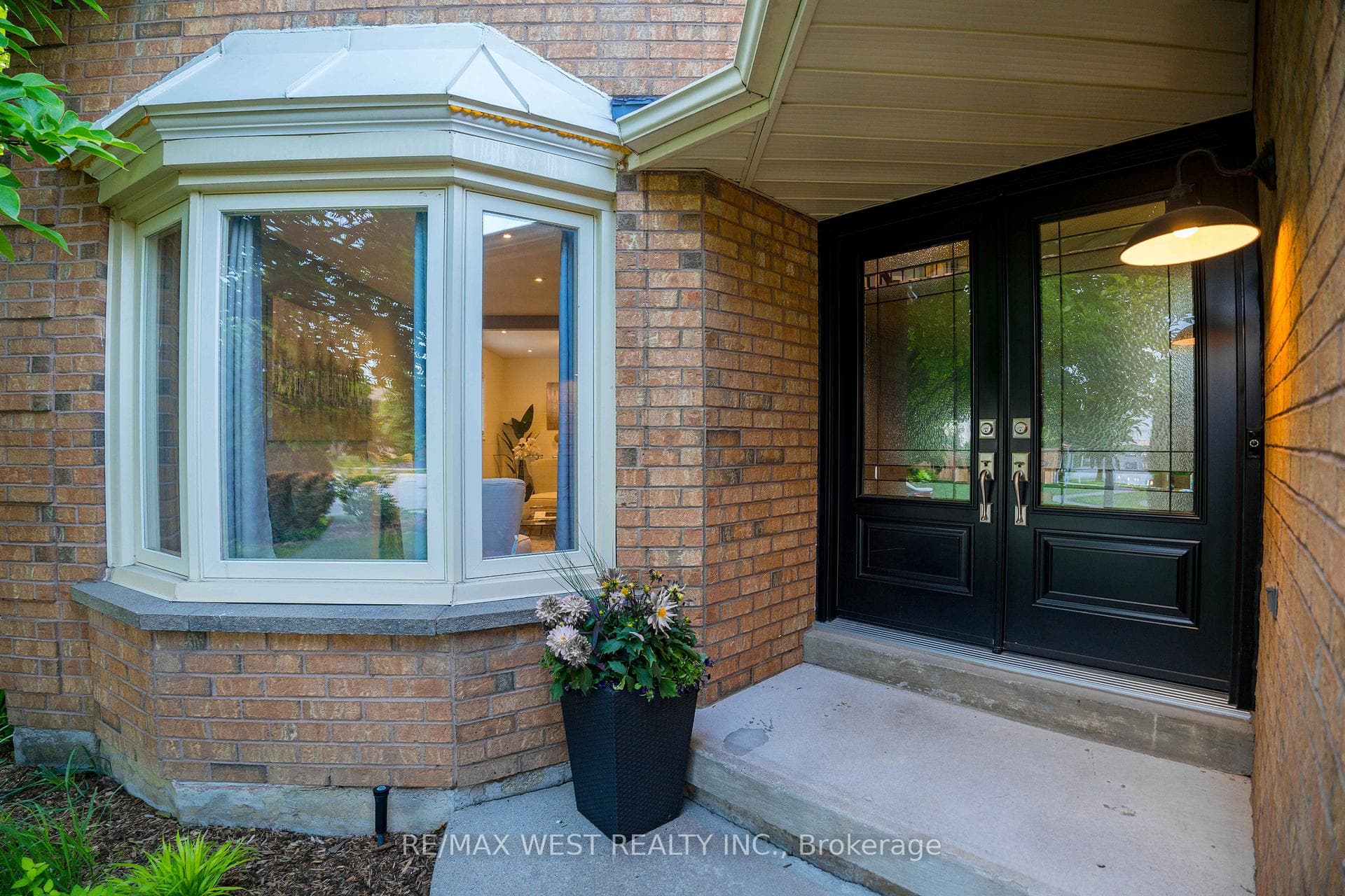 17 Cochrane Avenue photo 4