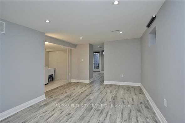 21 Ashdale Avenue photo 30