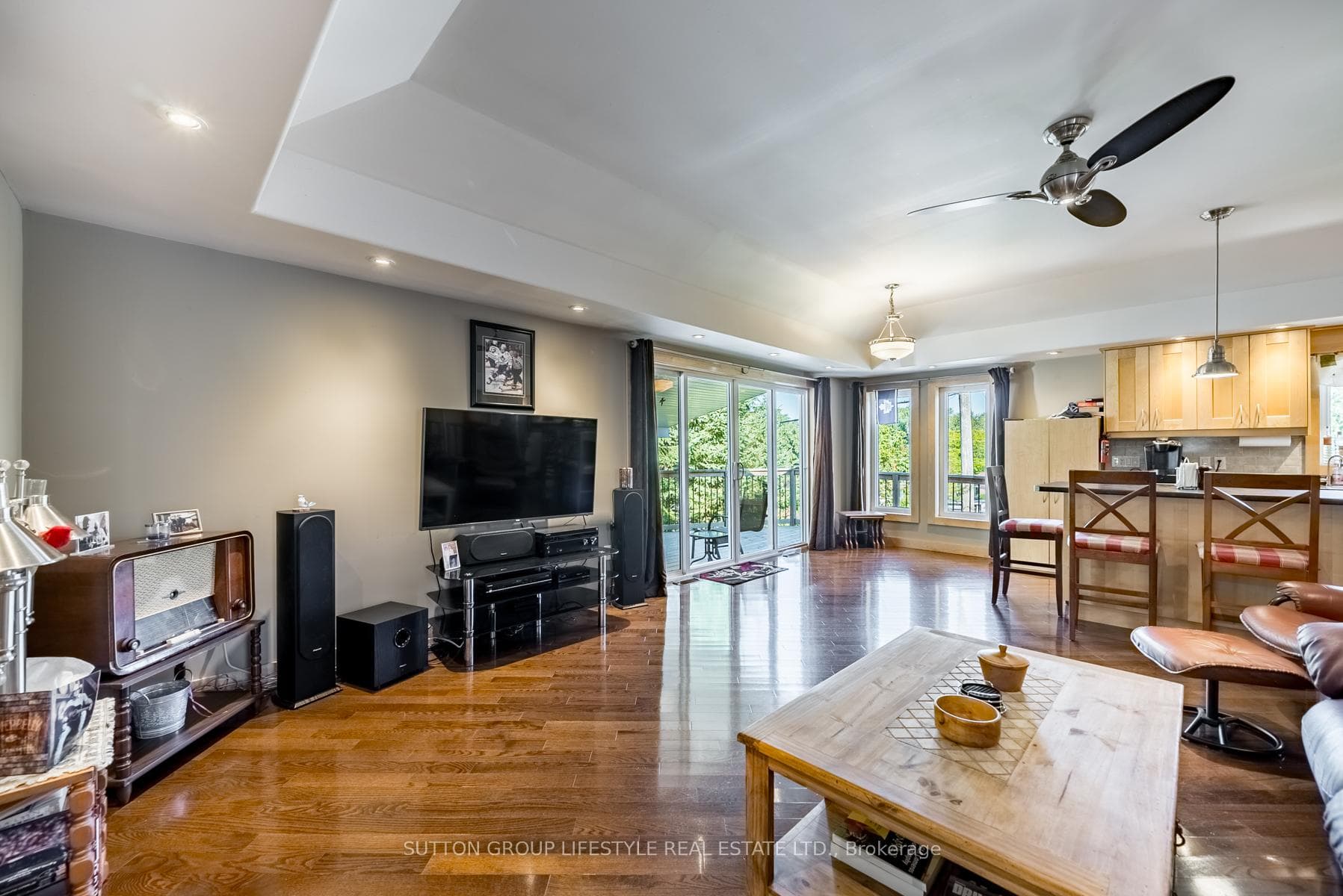 202 Platten Boulevard photo 9