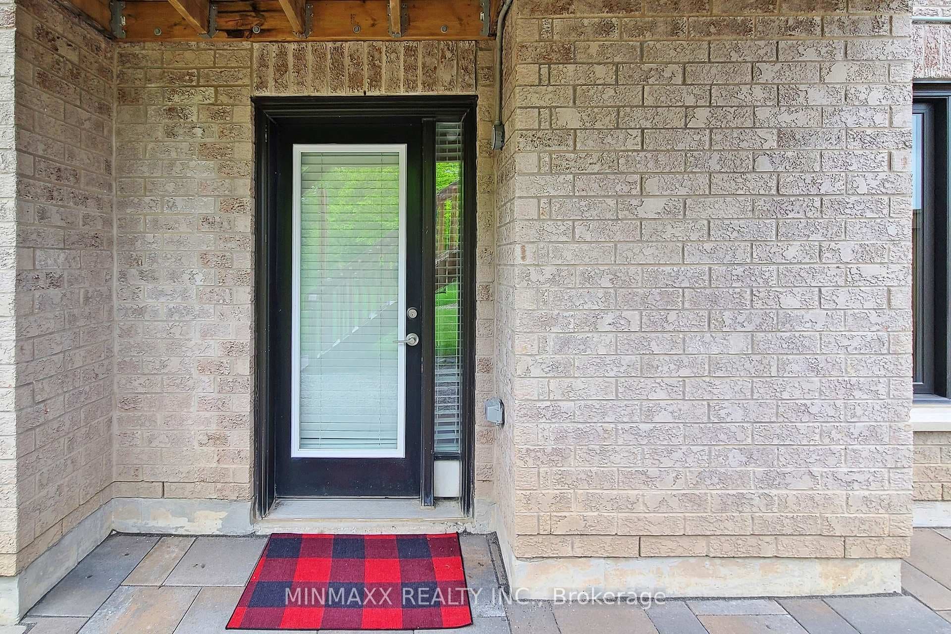 465 Thornborrow (2-Bed Walkout Bsmt Apt) Court photo 31