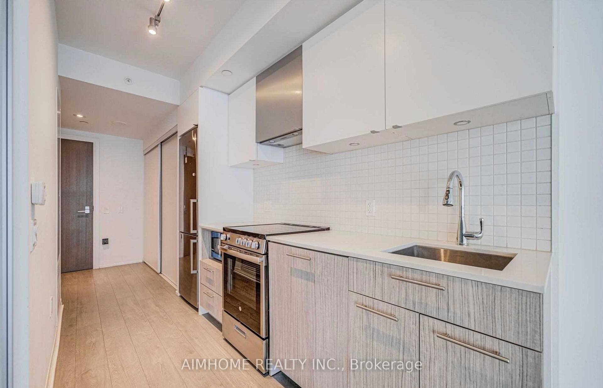 251 Jarvis Street Unit 823 photo 9