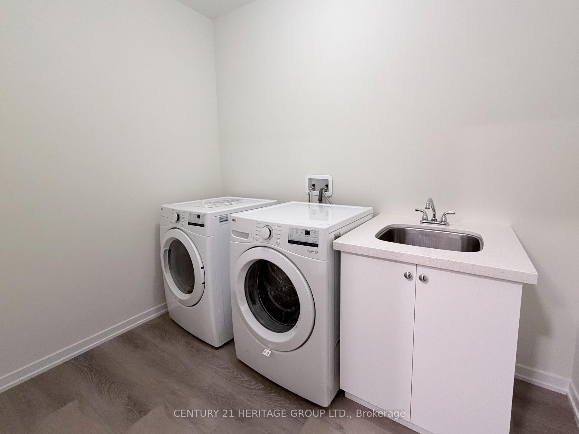6 Helmkay Avenue photo 14