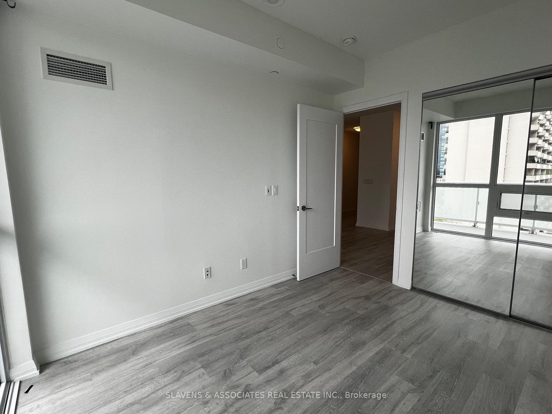 101 Erskine Avenue Unit 713 photo 7