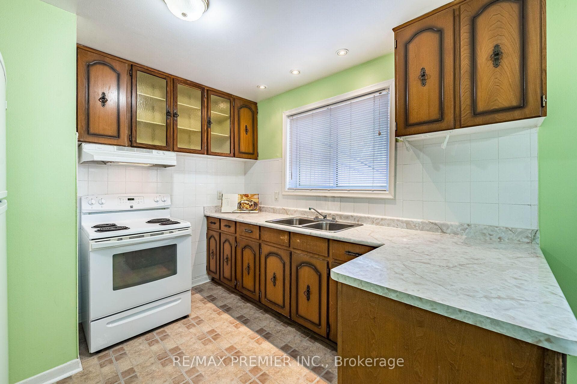 5 Valois Court photo 8