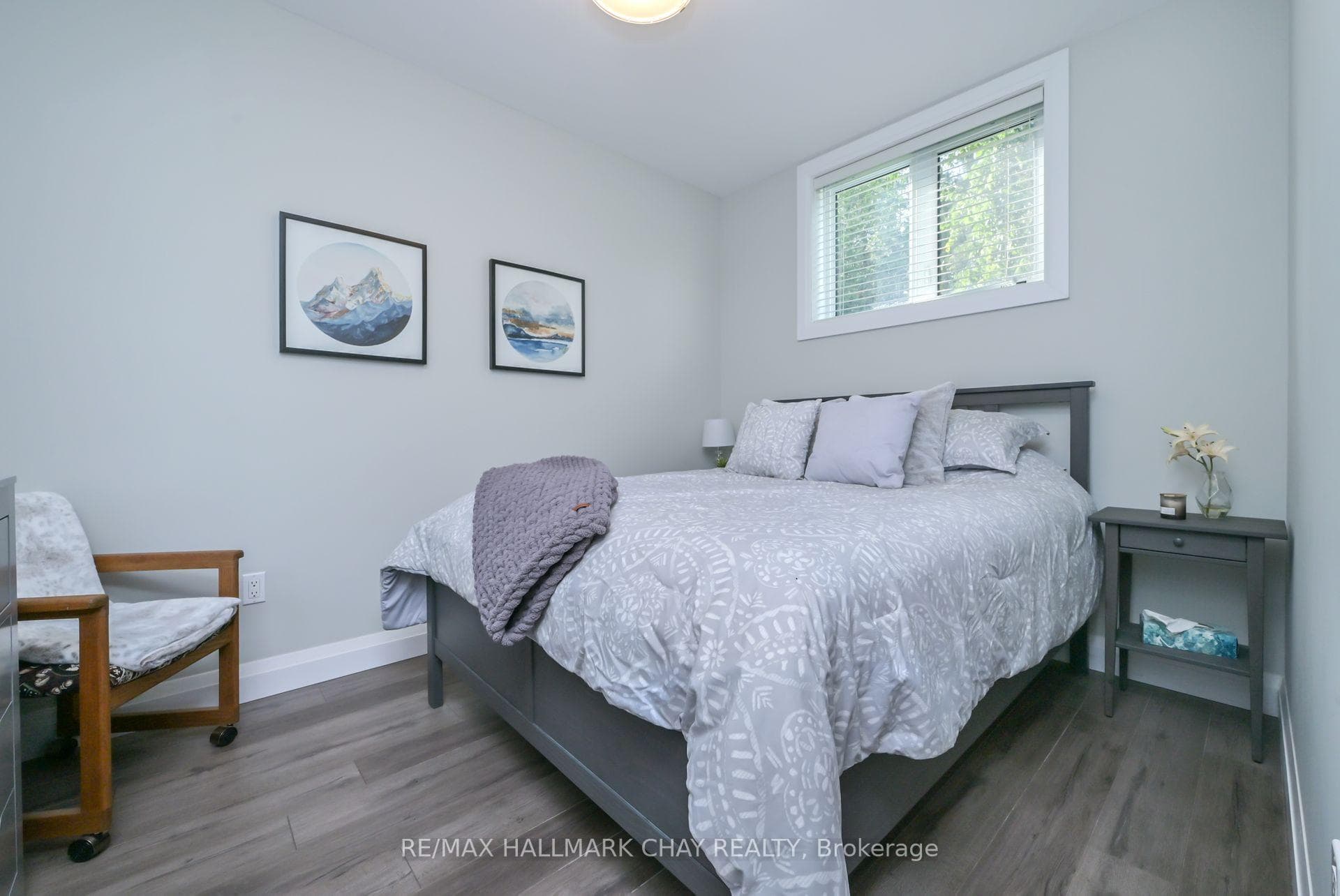 12 Symond Avenue photo 28