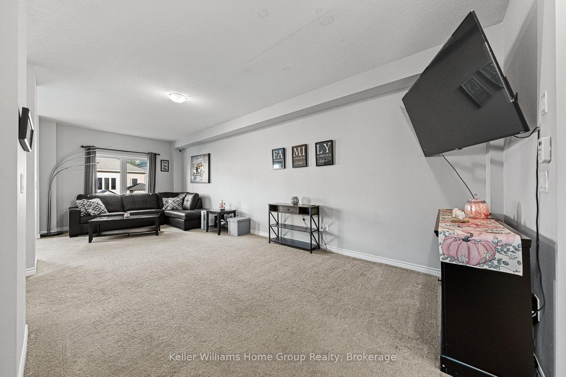 24 Courtney Street photo 7