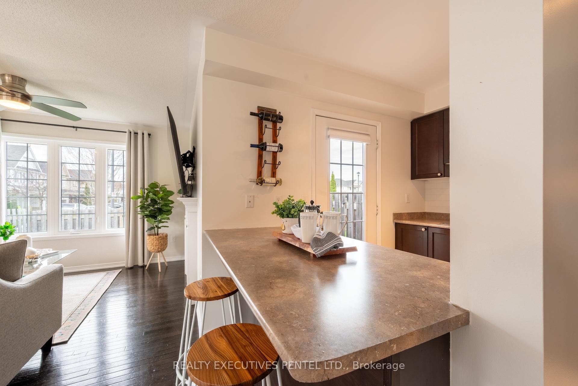 89 Lander Crescent photo 15