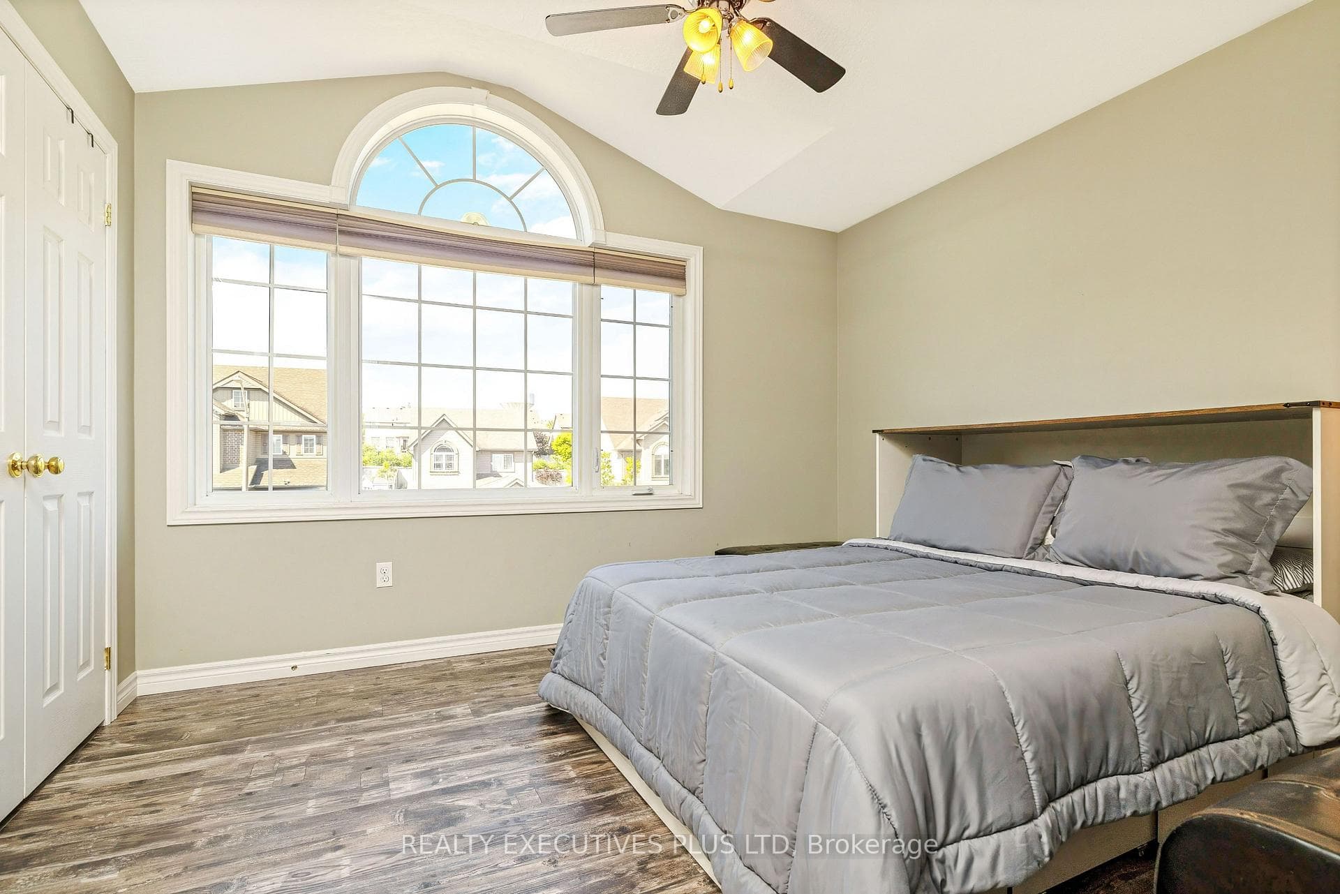 56 Dinnick Crescent photo 22