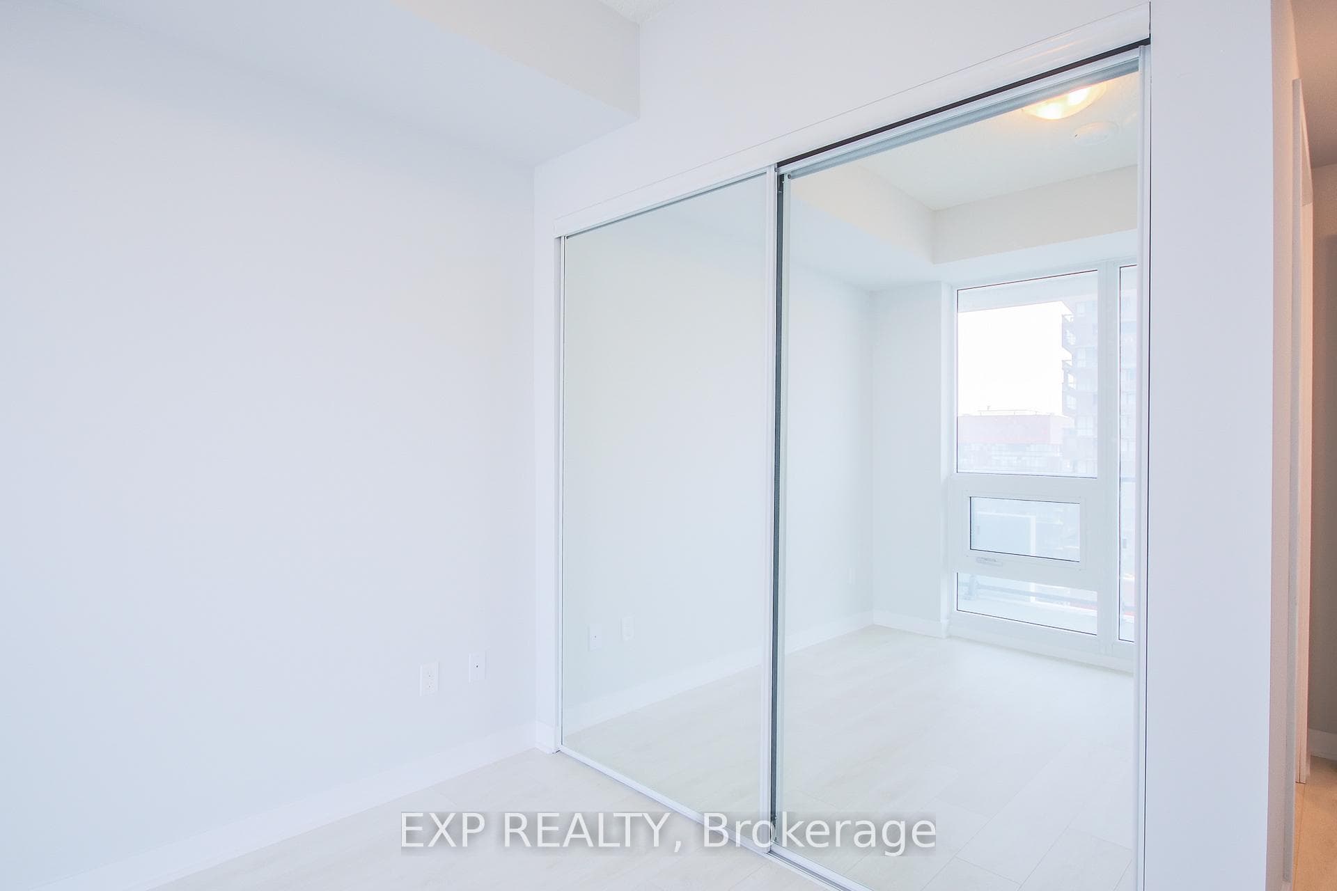 2221 Yonge Street Unit 3410 photo 9
