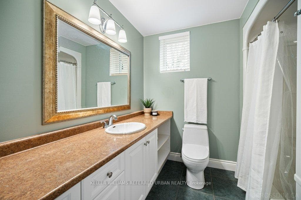 32 Hawthorne Lane photo 33