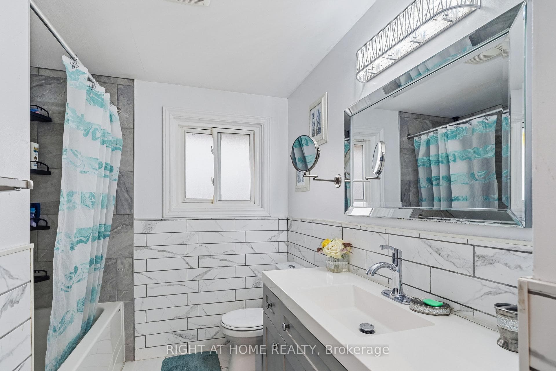 68 Downing Crescent photo 23