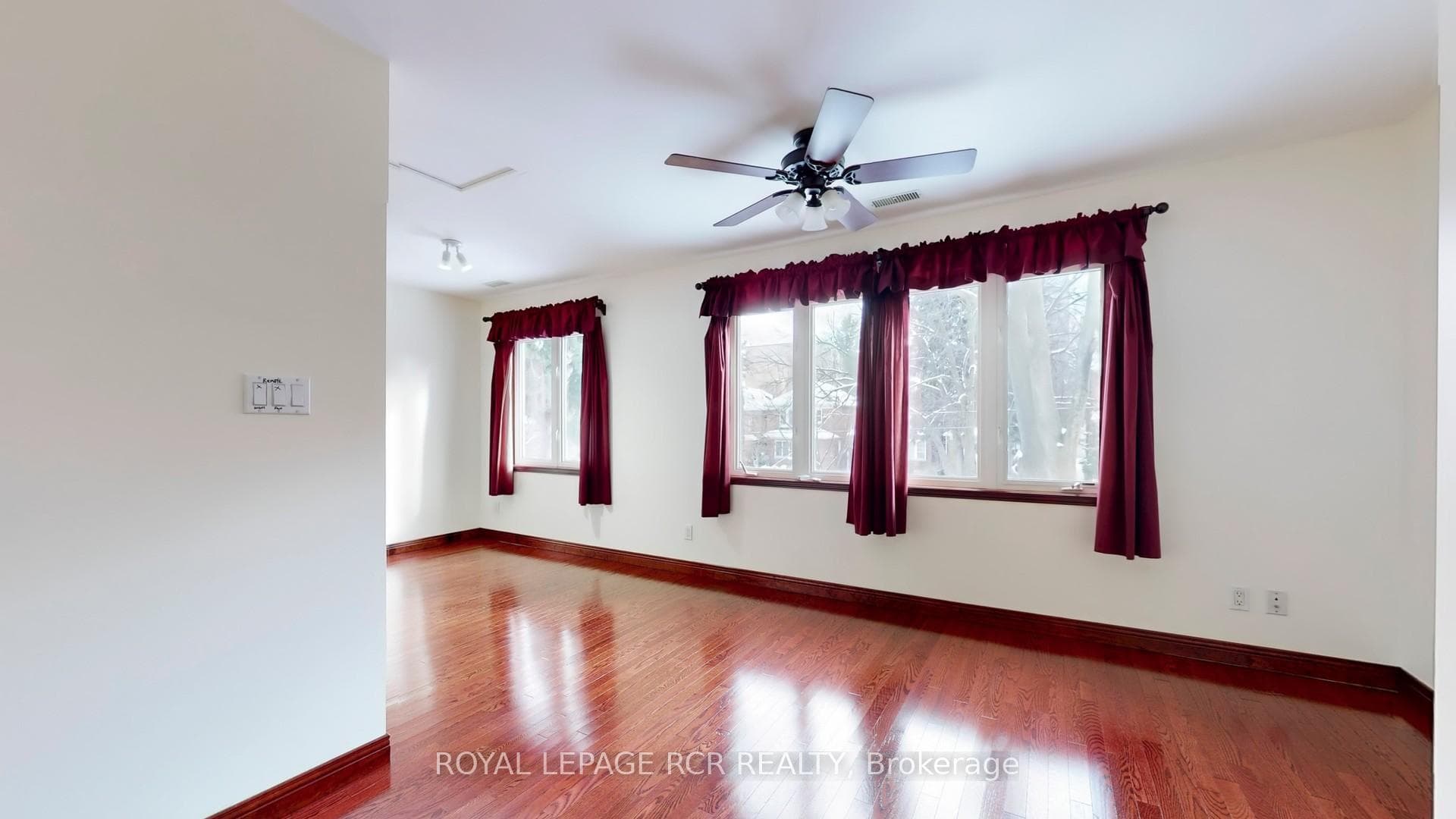 390 Roehampton Avenue photo 27
