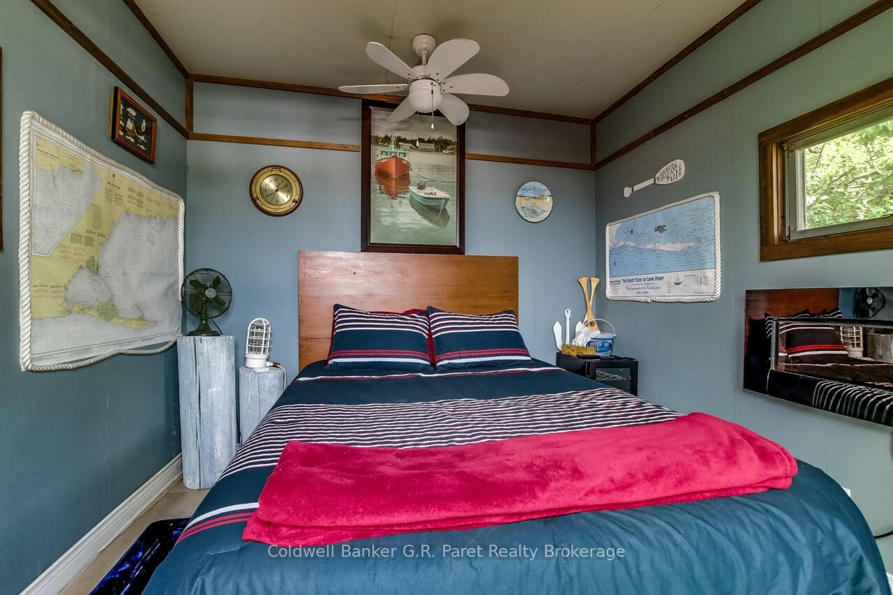Bunkie bedroom.