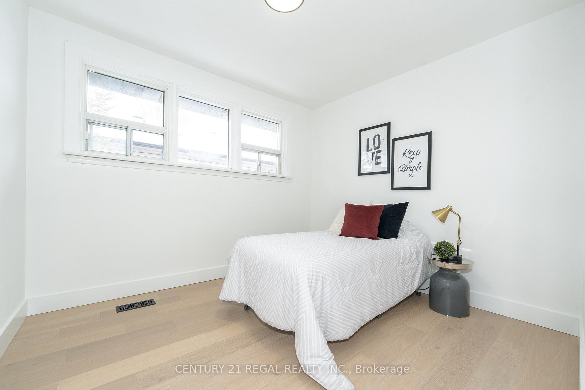 65 Mooregate Avenue photo 20