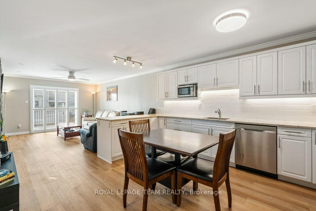621 St Lawrence Street photo 23