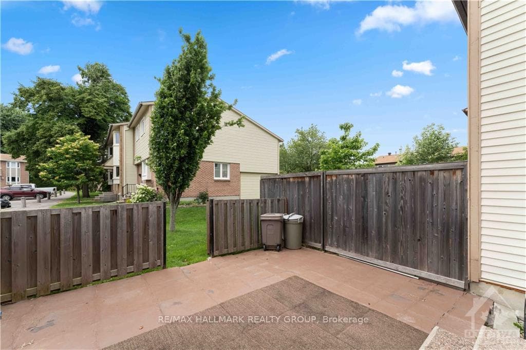 1742 LAMOUREUX Drive Unit A photo 30