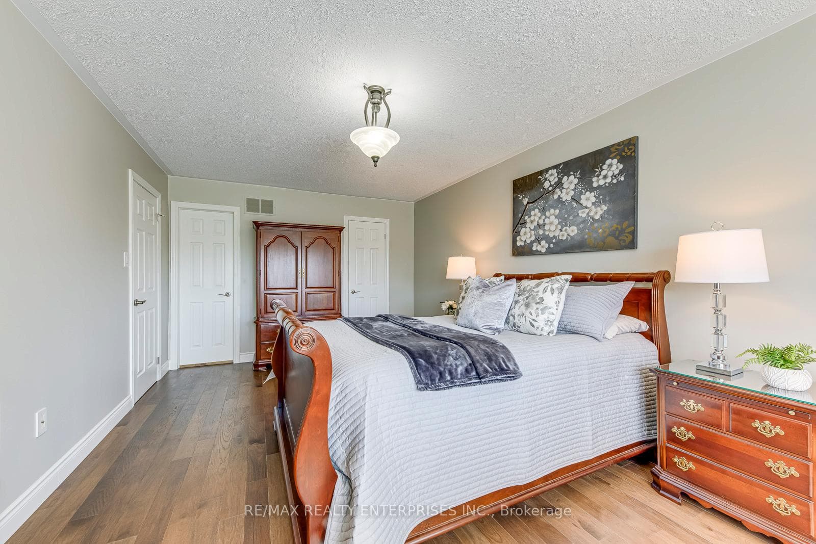1155 Thoresby Drive photo 21