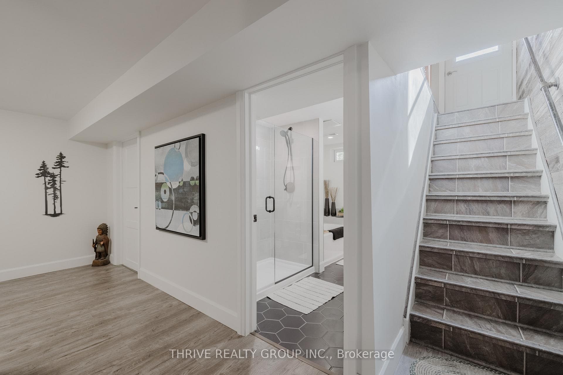 112 Downing Crescent photo 24