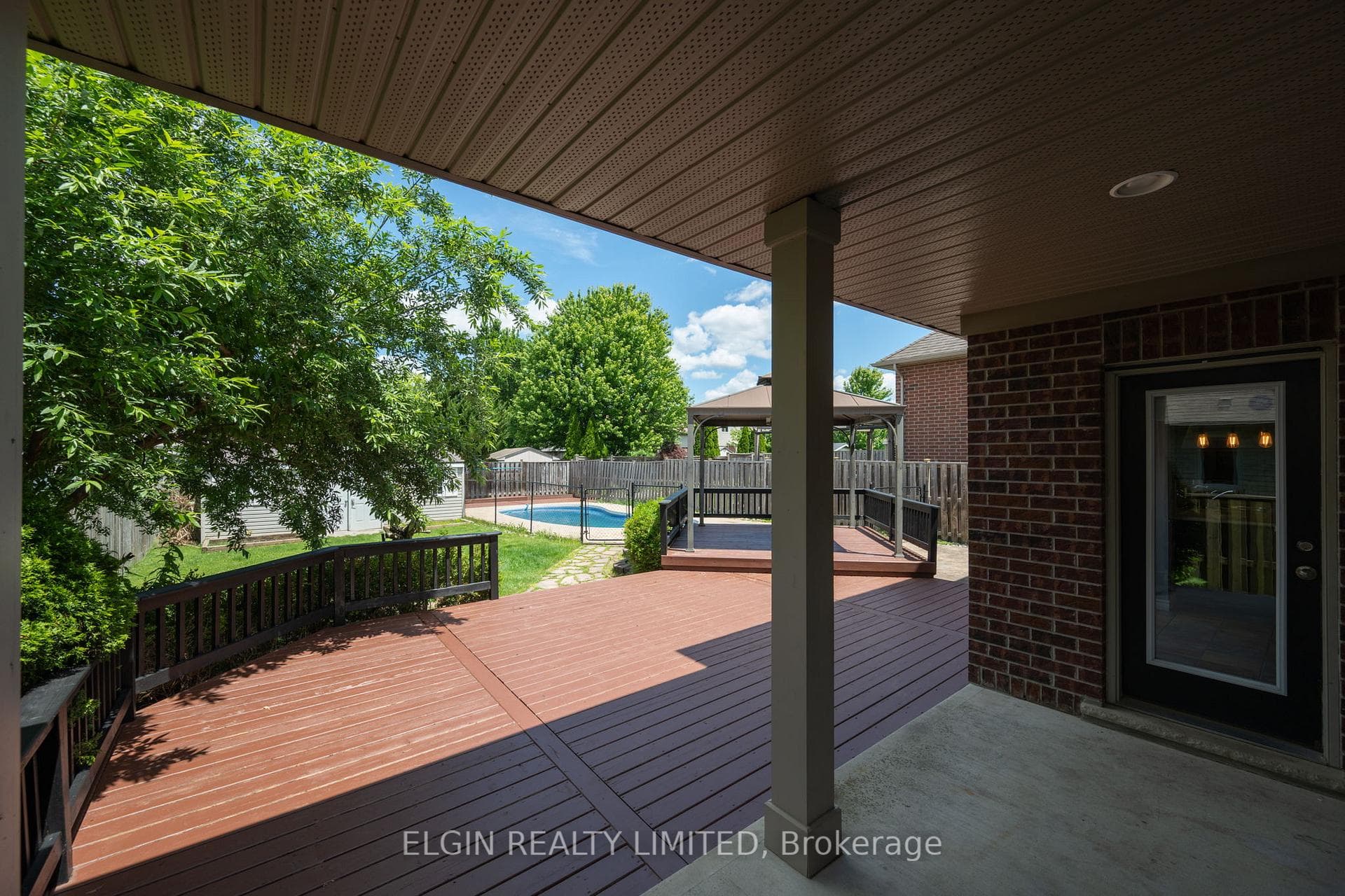 11 Kensington Court photo 29