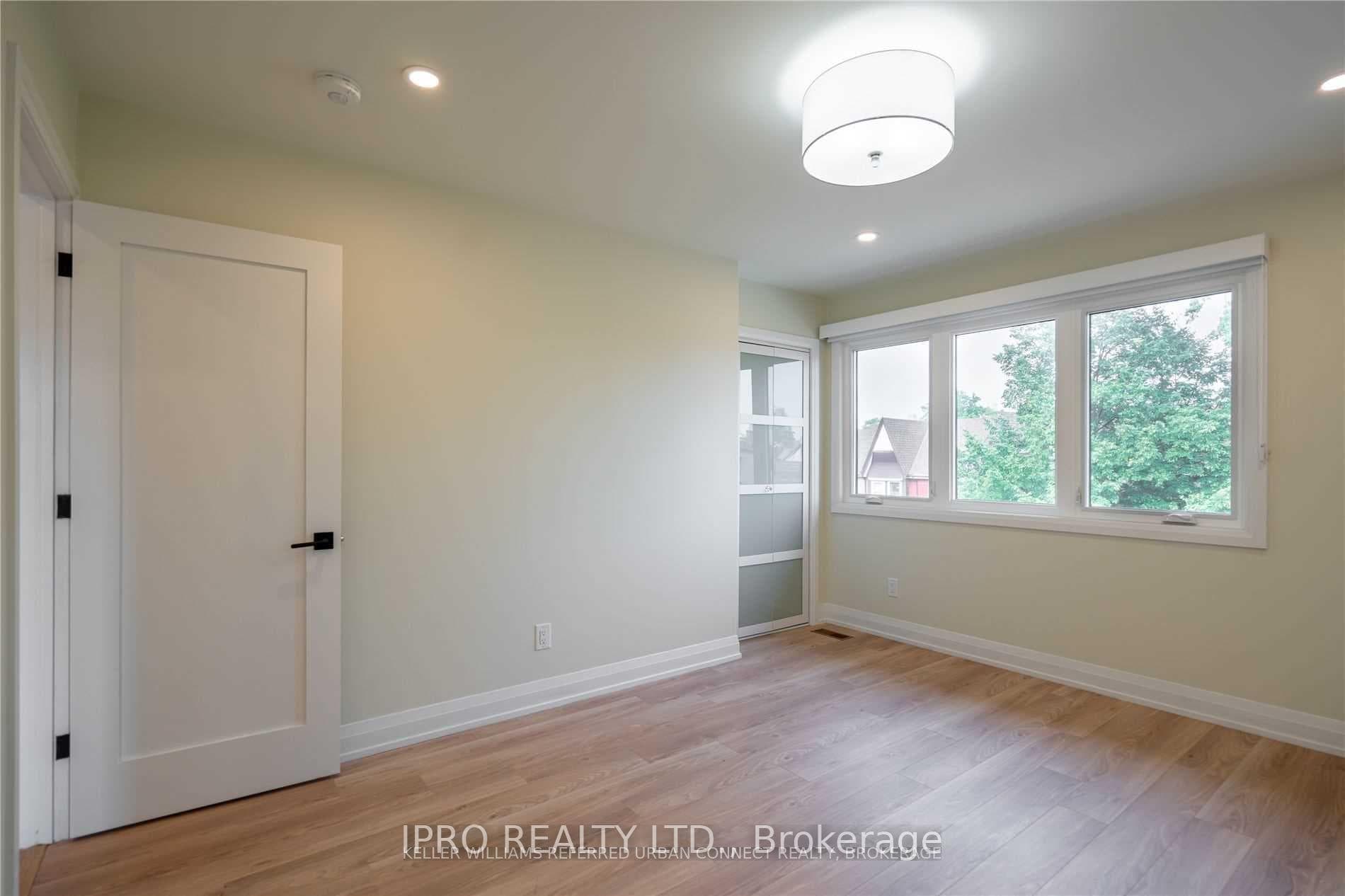12 Montrose Avenue photo 17