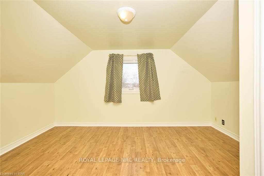 60 Patricia Street photo 28