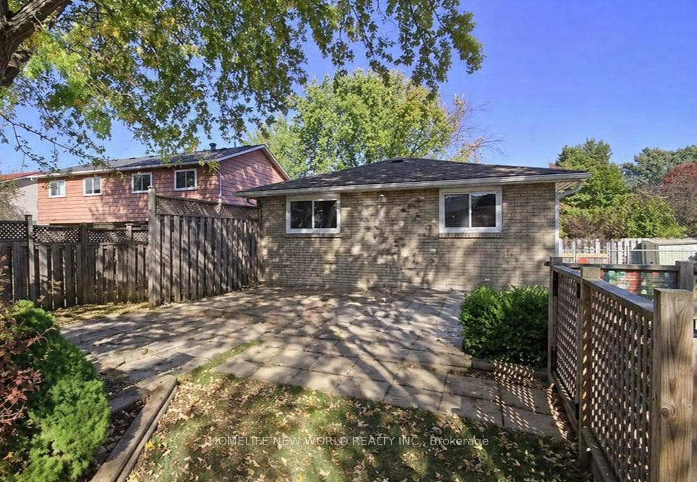 756 Elgin Street photo 11