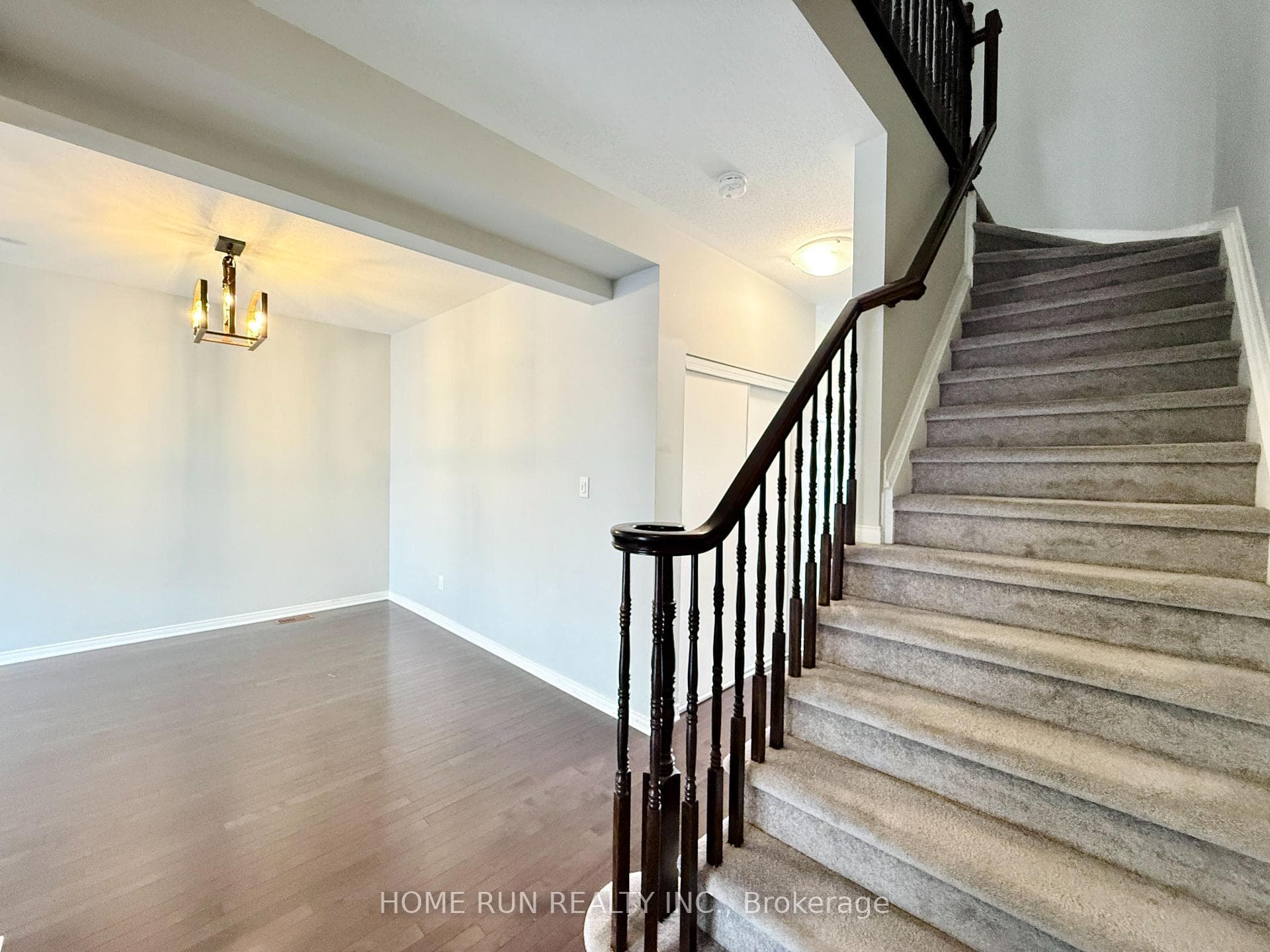 183 Laramie Crescent photo 13