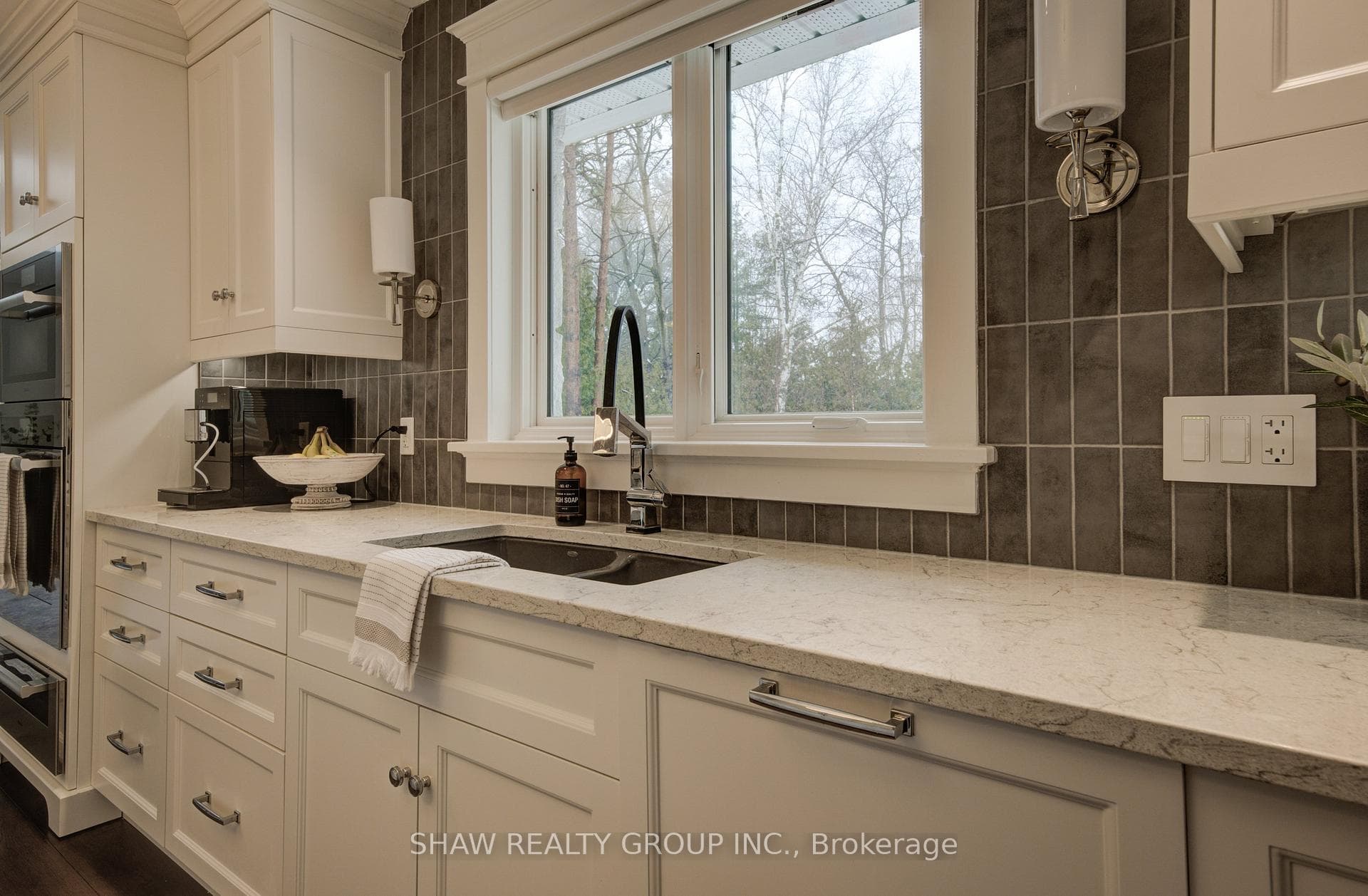 988 Stonebrook Road photo 10