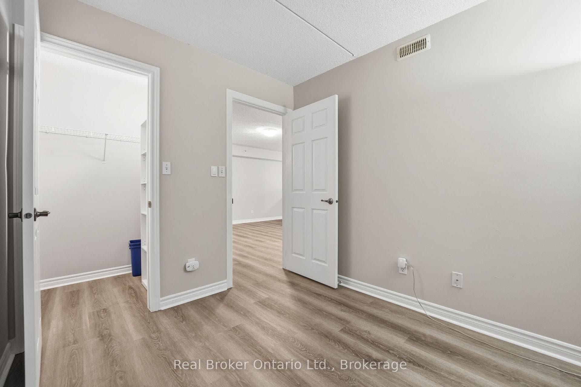 2065 Appleby Line Unit 205 photo 20