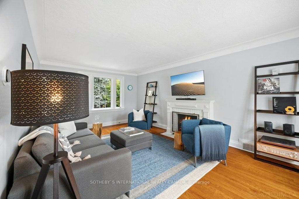 149 Burnhamthorpe Road photo 6