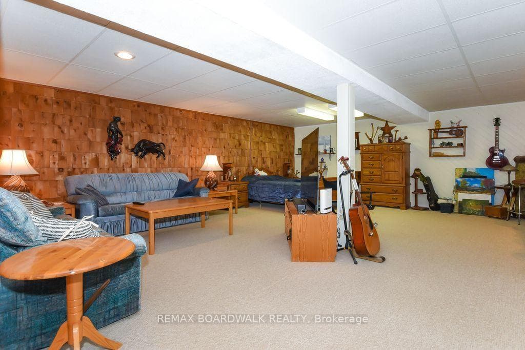 1392 Chartrand Avenue photo 33