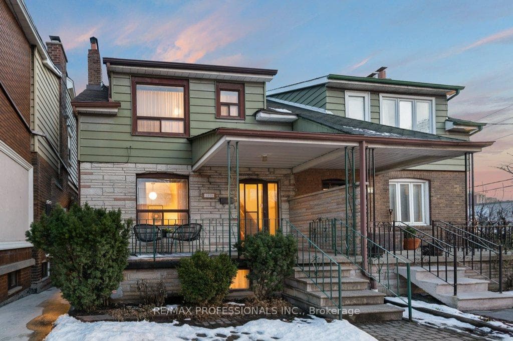 1373 Davenport Road photo 2