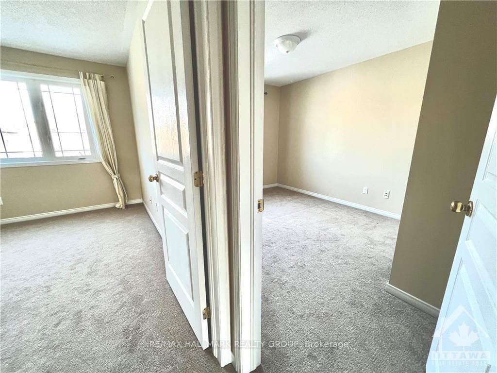 733 REGIMENT Avenue photo 20