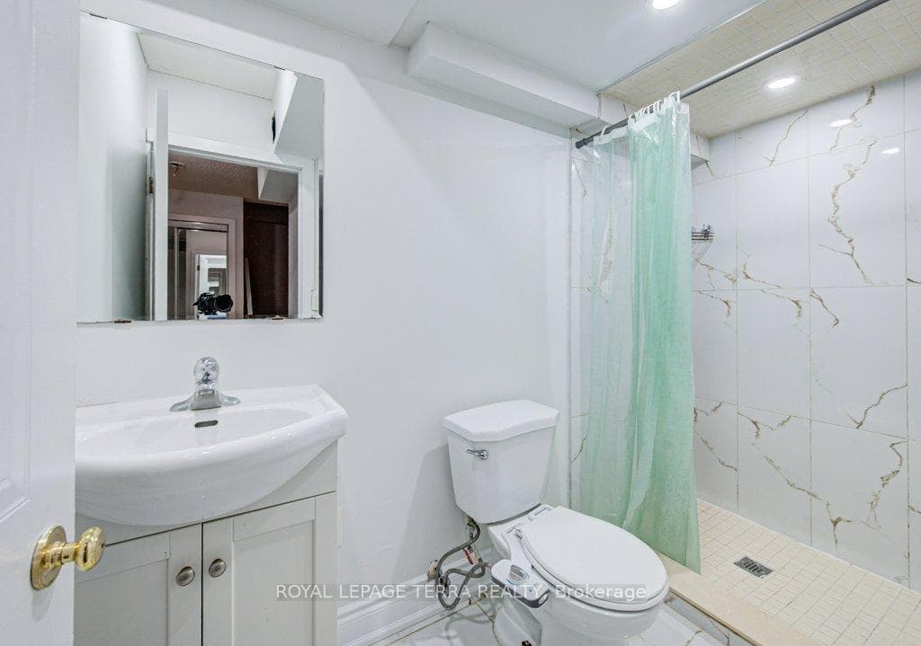 139 WERSTINE Terrace photo 35