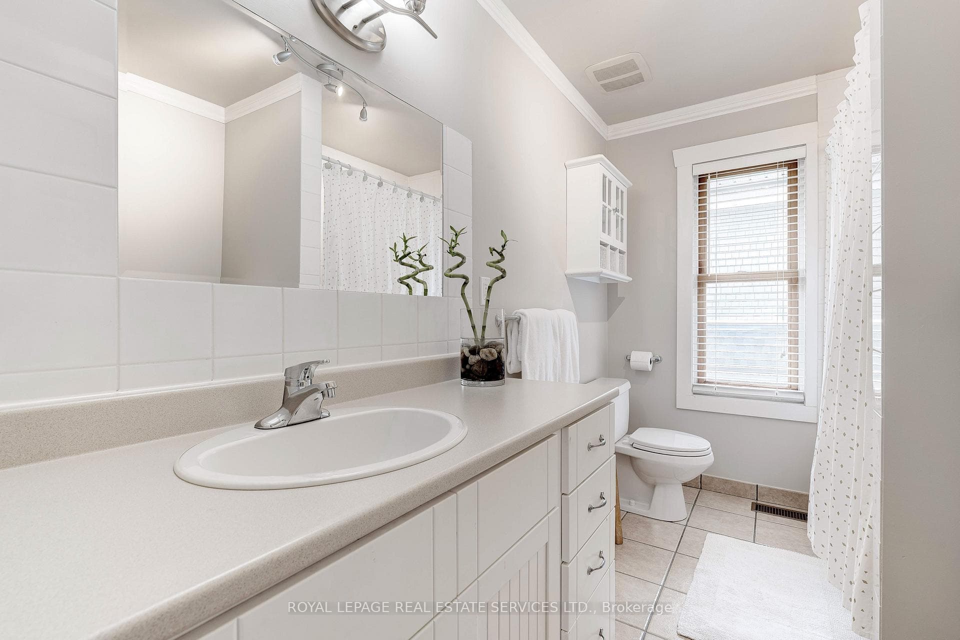 384 Pine Avenue photo 32