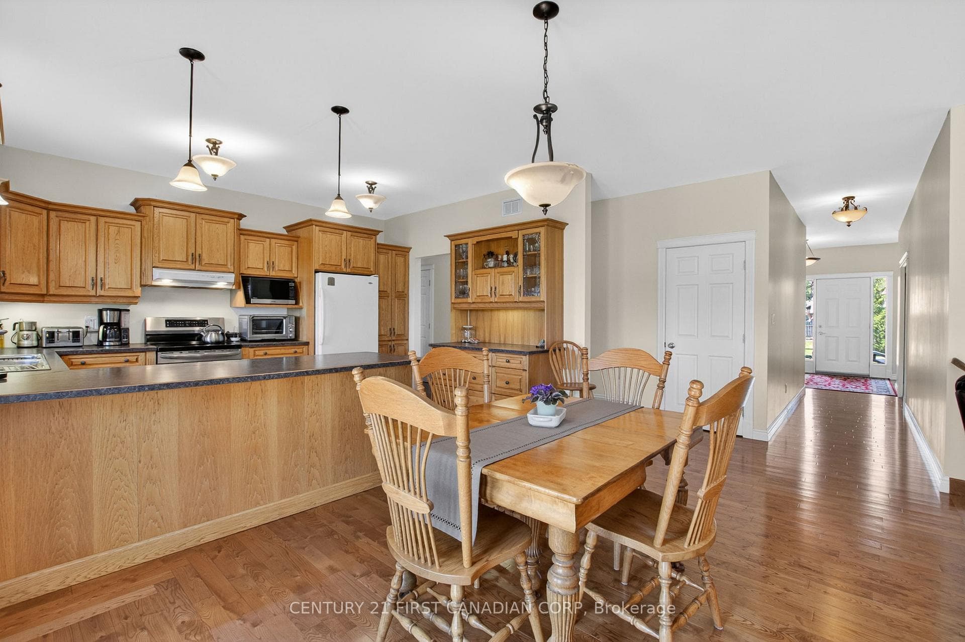 653 Peter Street photo 12