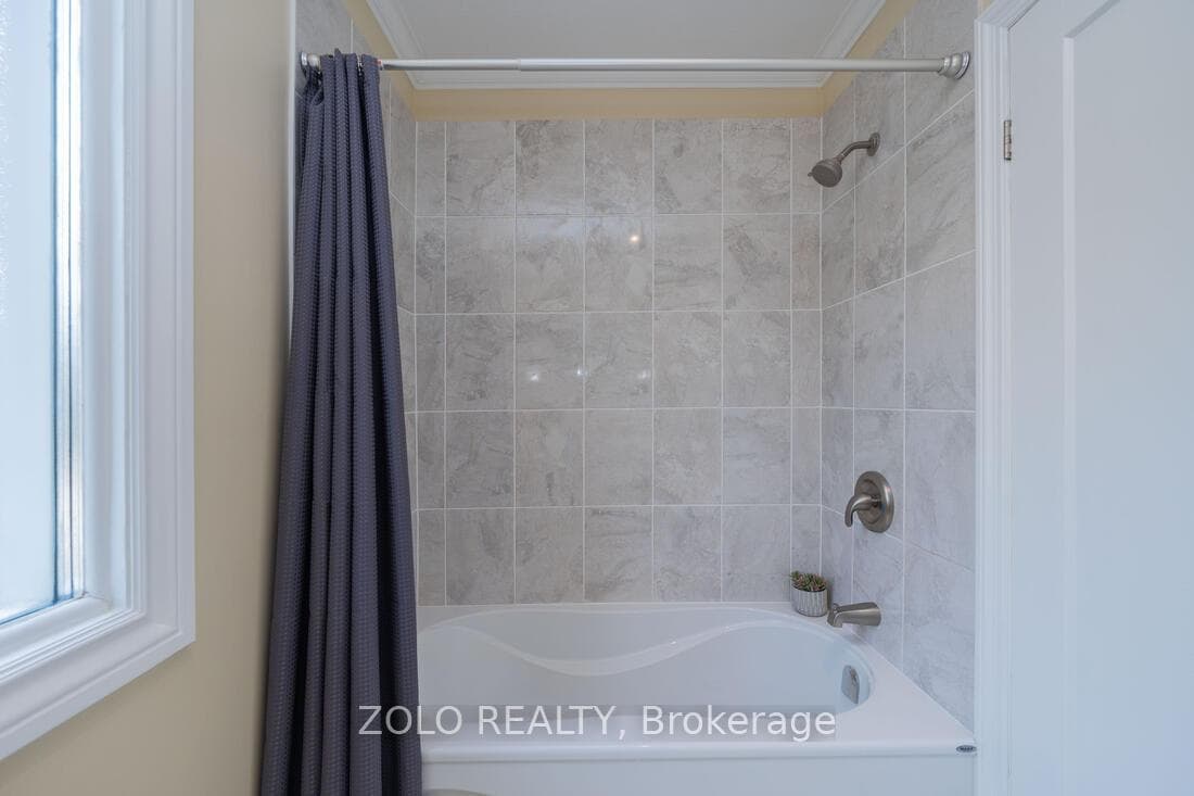 6 Yewfield Crescent photo 4