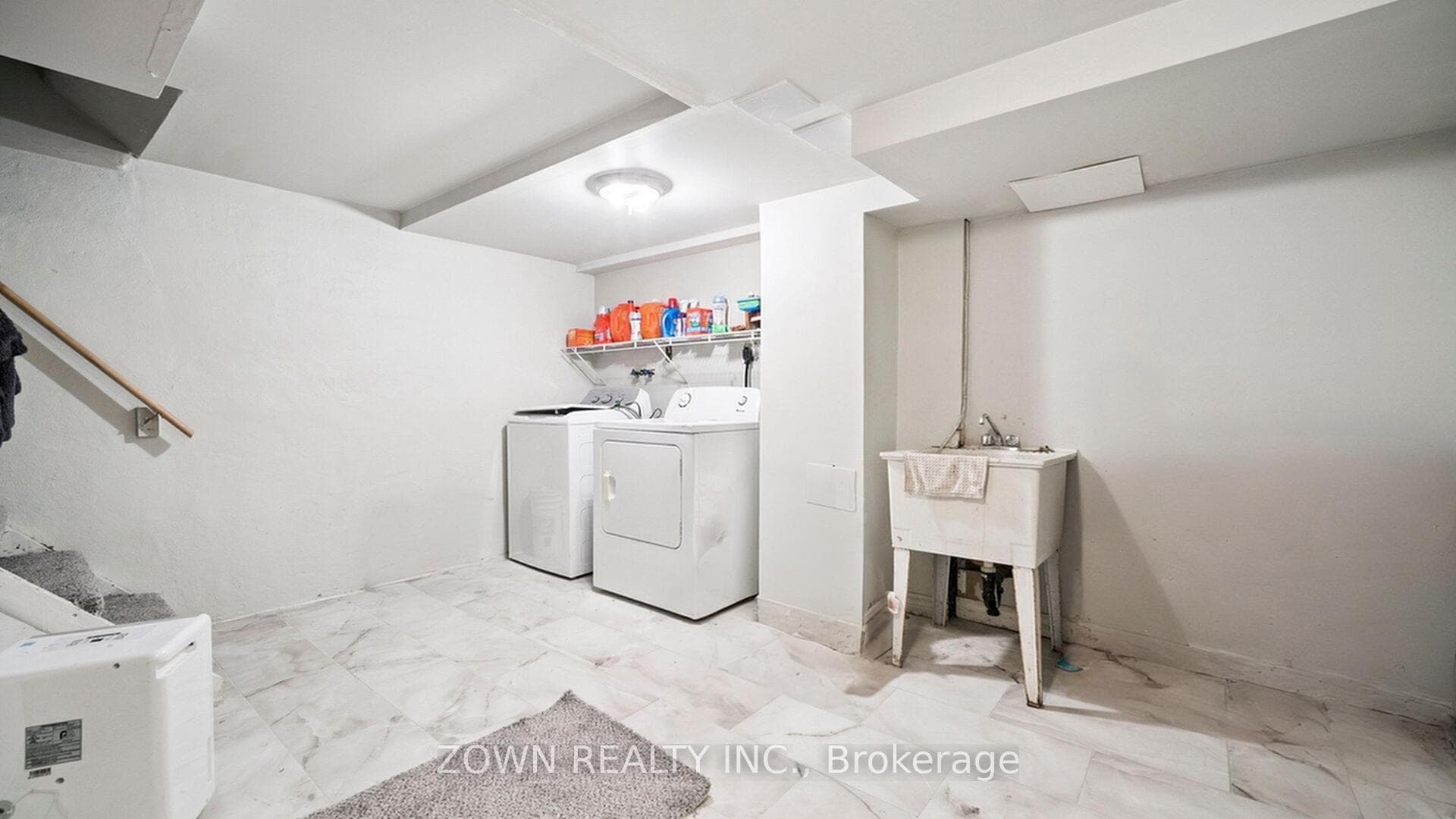 211 BERNARD Avenue photo 23