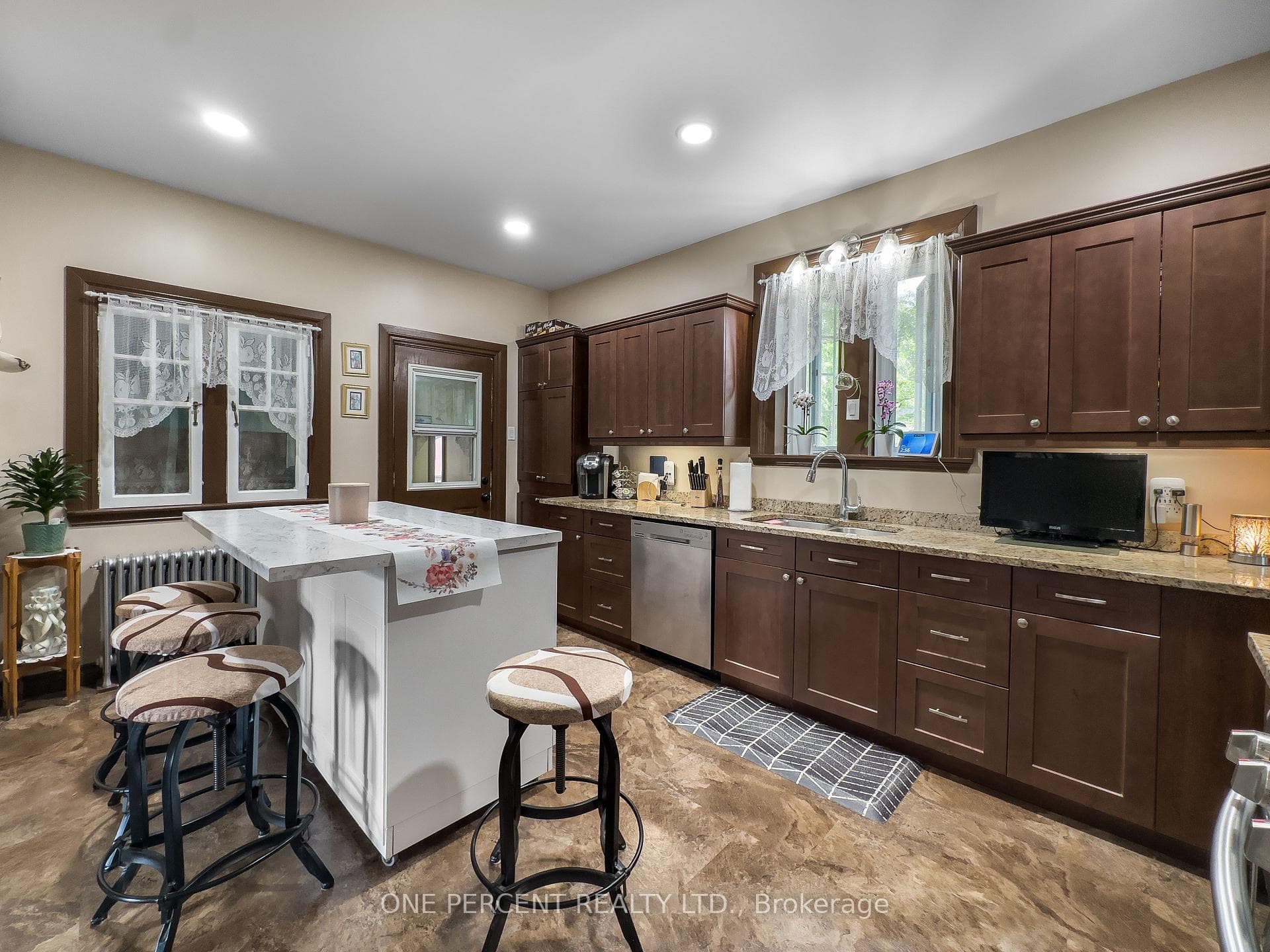 104 DUNDAS Street photo 10