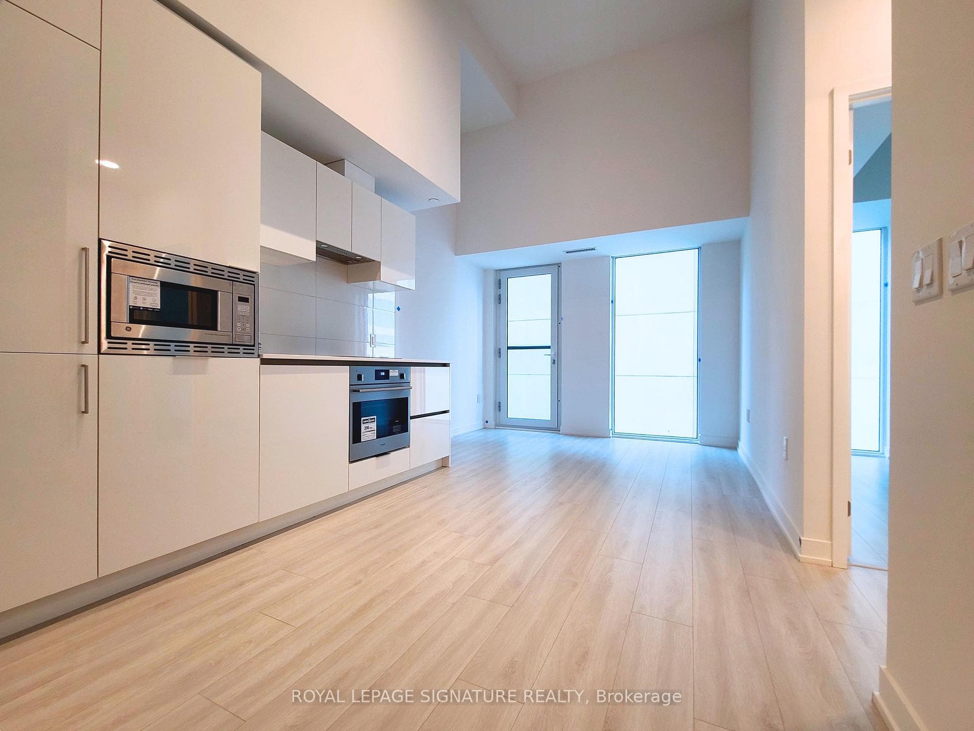 238 Simcoe Street Unit 602 photo 1