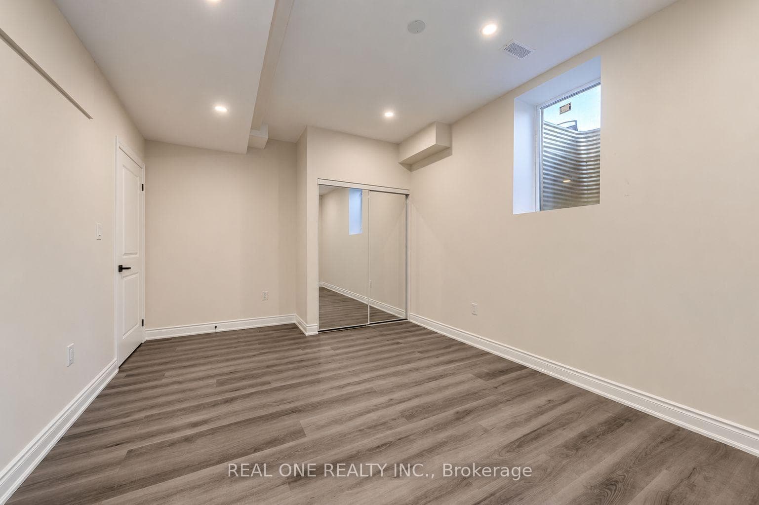 43 Viva Gardens Unit BSMT photo 18