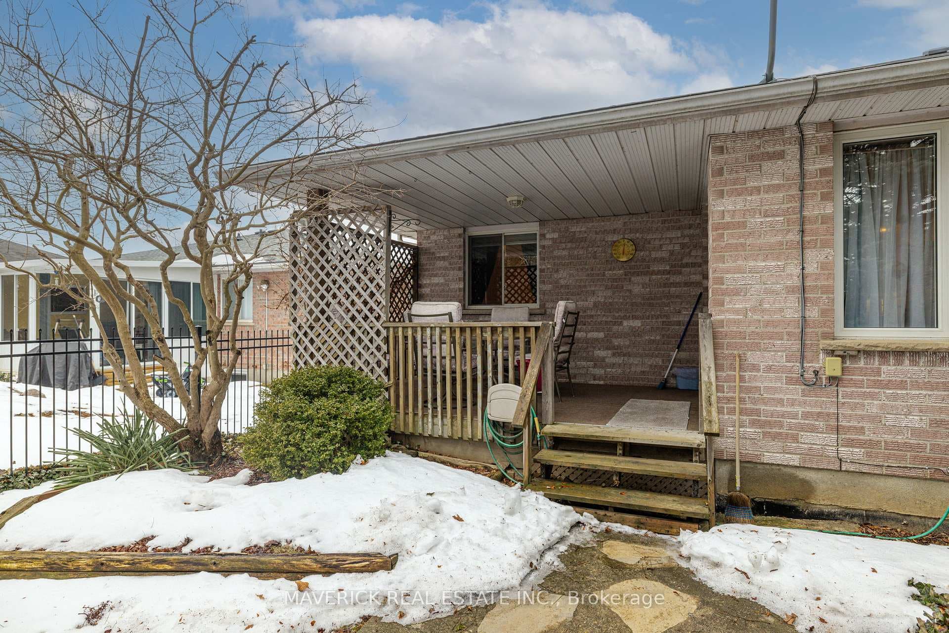 98 Carrie Crescent photo 36
