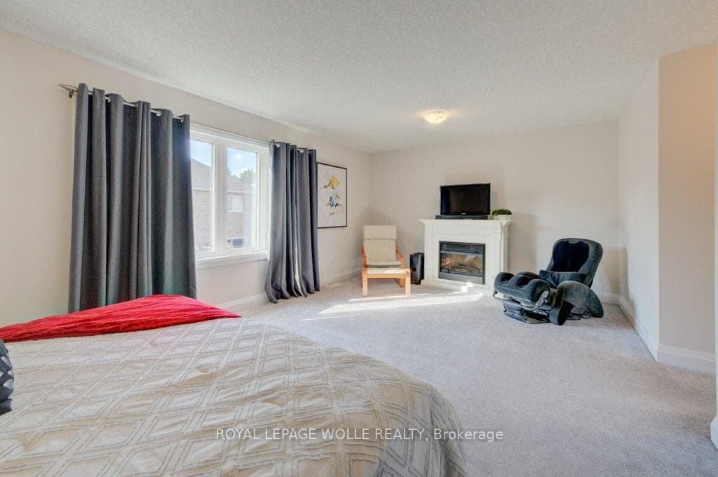 43 Greyhawk Street photo 28