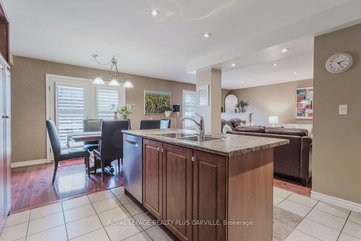 16 Grayrocks Avenue photo 9
