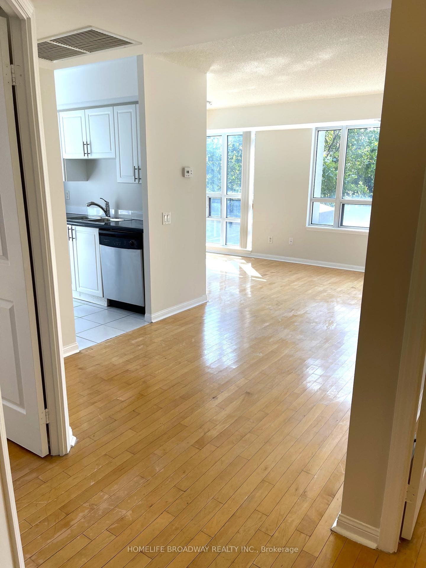 153 Beecroft Road Unit 302 photo 5