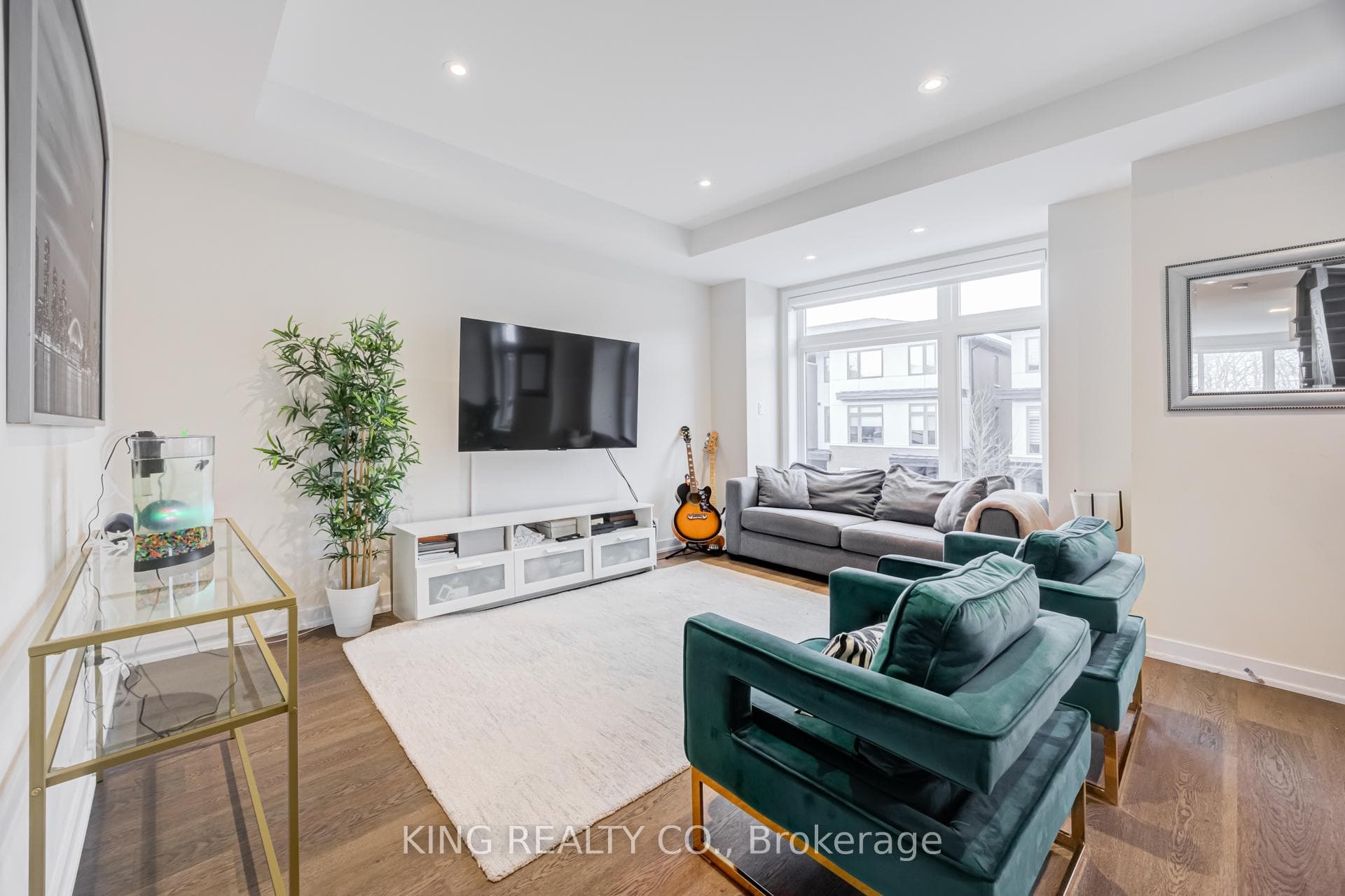 250 Finch Avenue Unit 29 photo 4