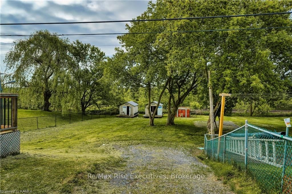 631 AYLMER Crescent Unit 1 photo 22