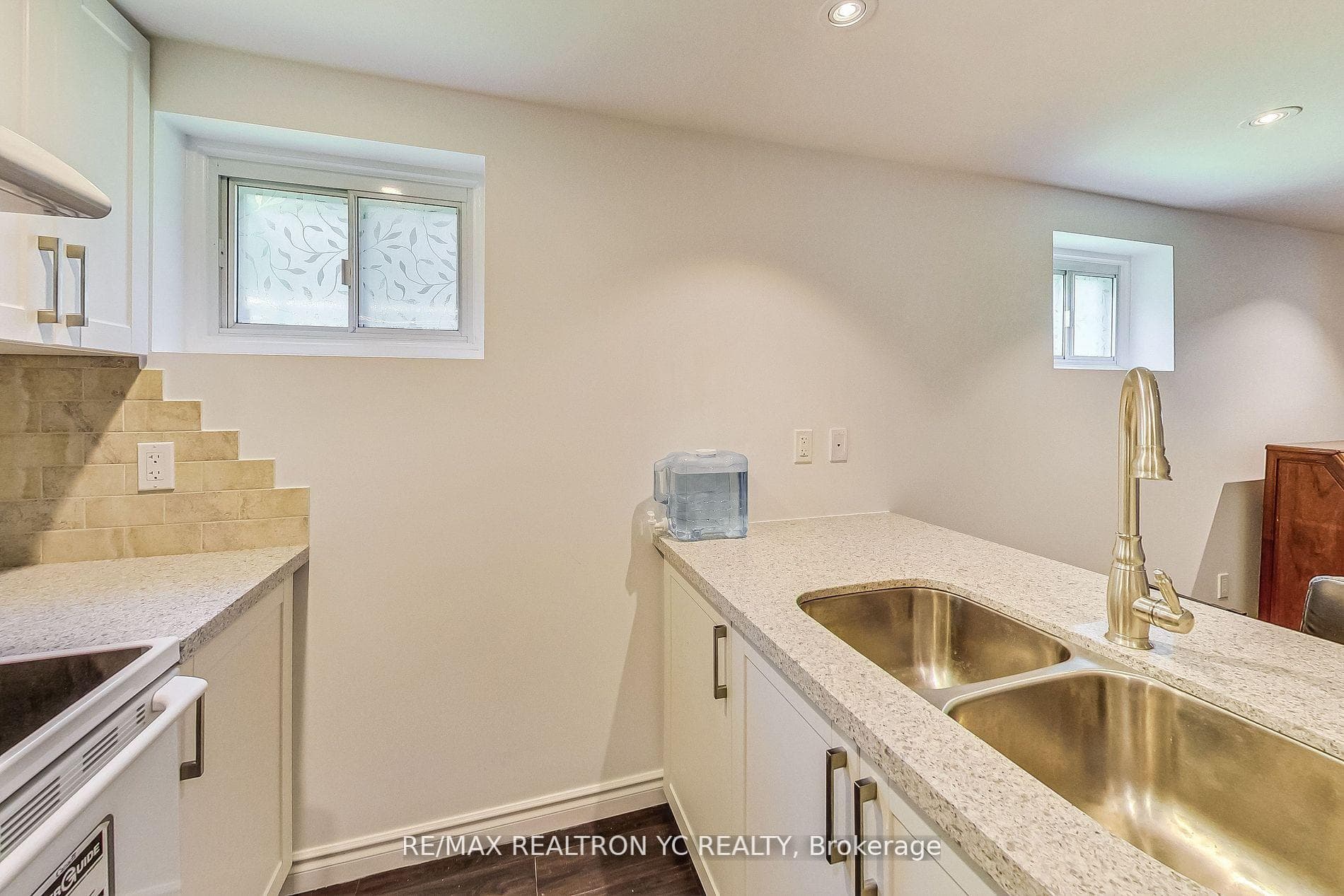 104 Mentor Boulevard photo 31